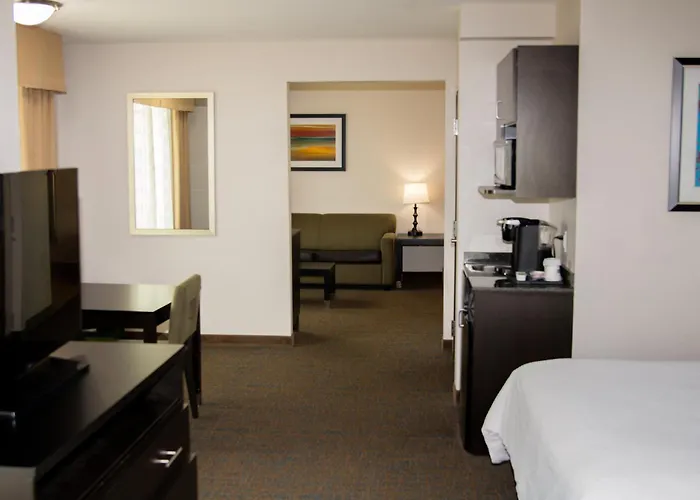 Holiday Inn Express & Suites Bakersfield Airport By Ihg