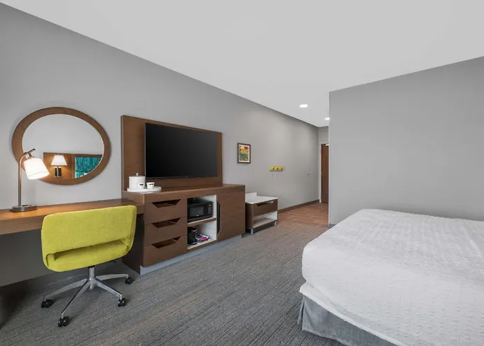 Hampton Inn & Suites Bakersfield Central